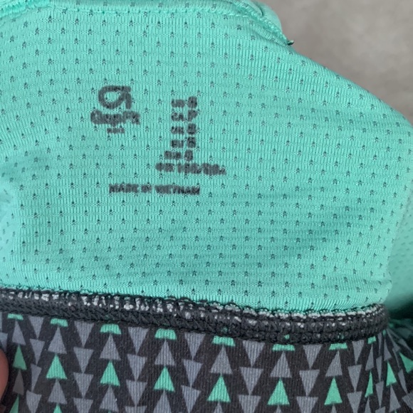 Strappy GapFit sports bra - Picture 3 of 3